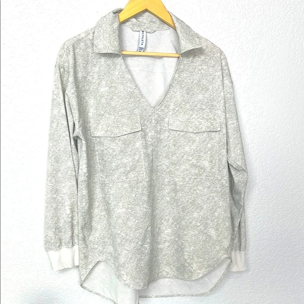 Athleta Zuma Printed Collared Long Sleeve Top size Medium Gray and Tan - Picture 2 of 15